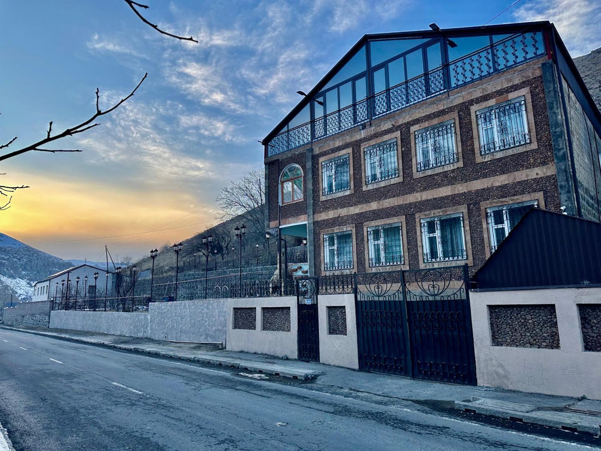 Tadevosyan Guest House Bjni 外观 照片